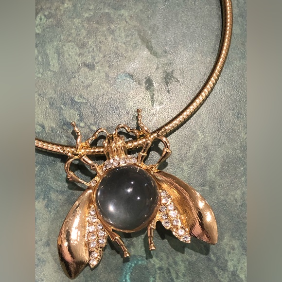 Natasha gold plated clear stone oversized bug pendant choker style necklace - Picture 9 of 10